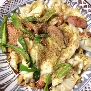 味付け1つで簡単！ウインナーとキャベツのソース炒め